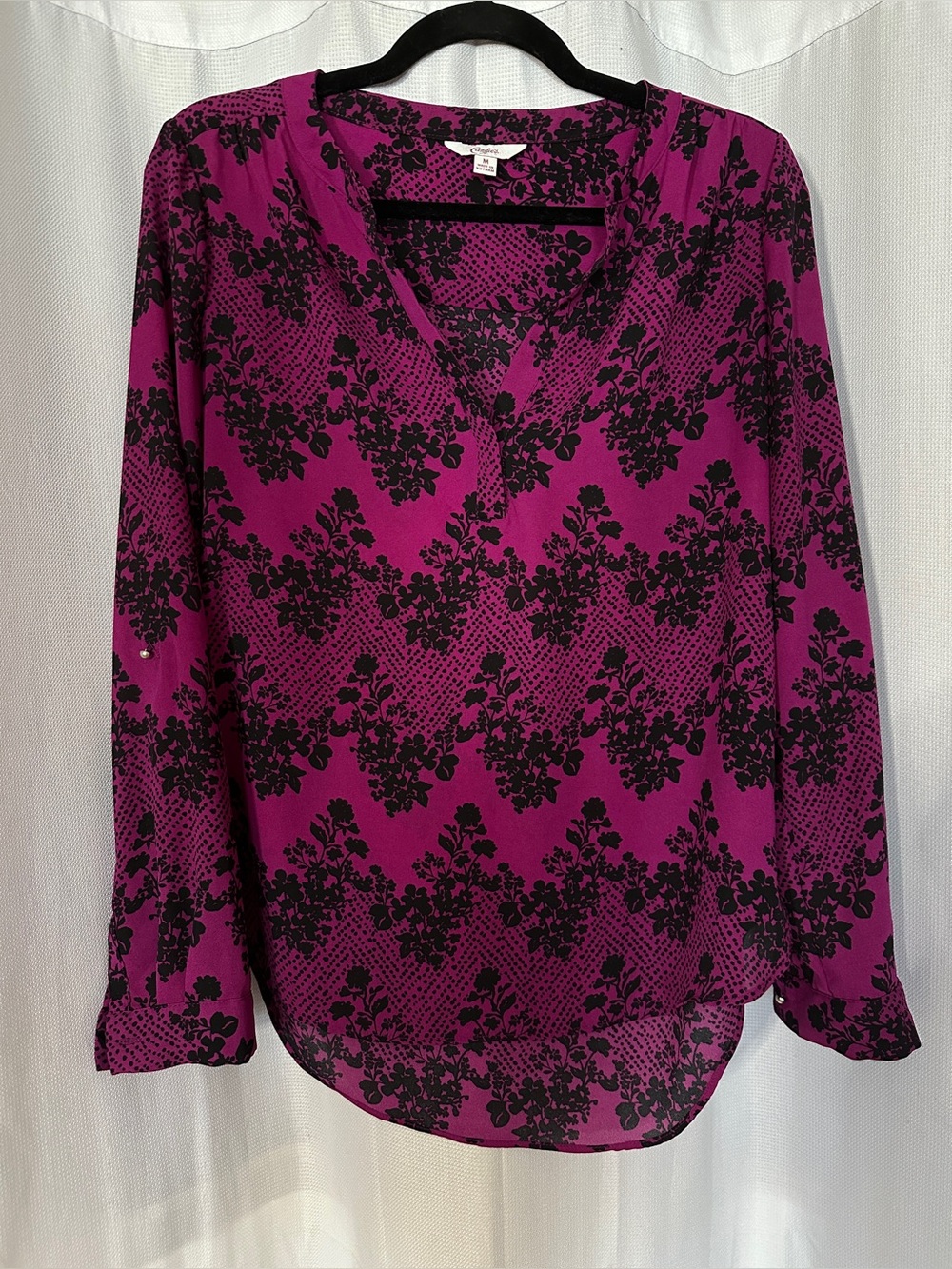 Candie's pink/black floral blouse with a touch of gothic style. Size: M